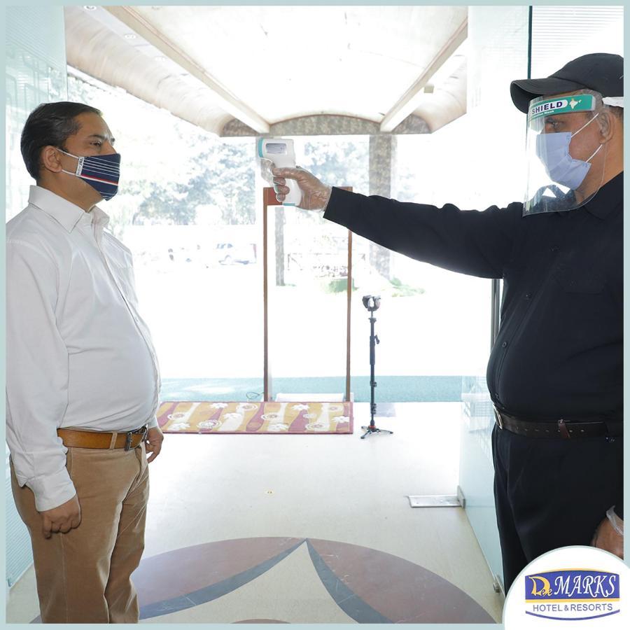 Dee Marks Airport Hotel & Resorts Yeni Delhi Dış mekan fotoğraf