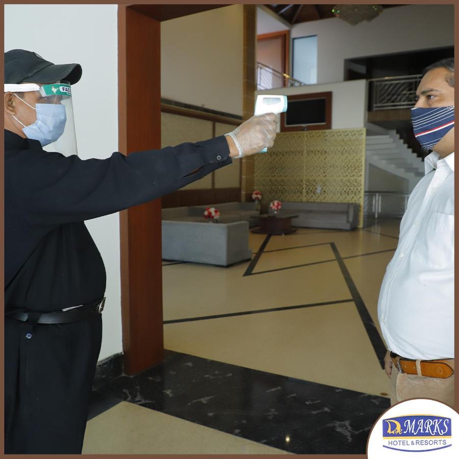 Dee Marks Airport Hotel & Resorts Yeni Delhi Dış mekan fotoğraf