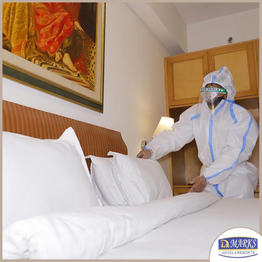 Dee Marks Airport Hotel & Resorts Yeni Delhi Dış mekan fotoğraf