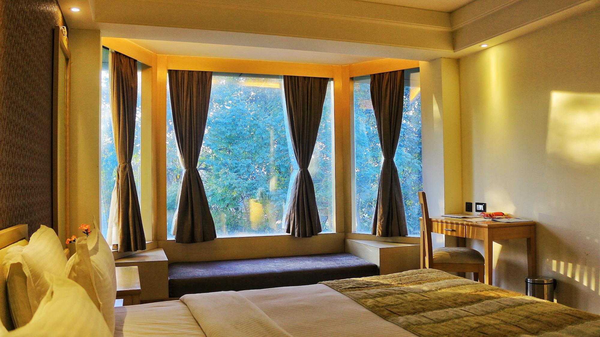 Dee Marks Airport Hotel & Resorts Yeni Delhi Dış mekan fotoğraf