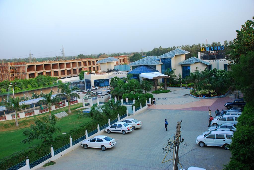 Dee Marks Airport Hotel & Resorts Yeni Delhi Dış mekan fotoğraf