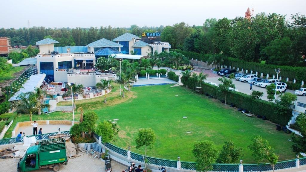 Dee Marks Airport Hotel & Resorts Yeni Delhi Dış mekan fotoğraf