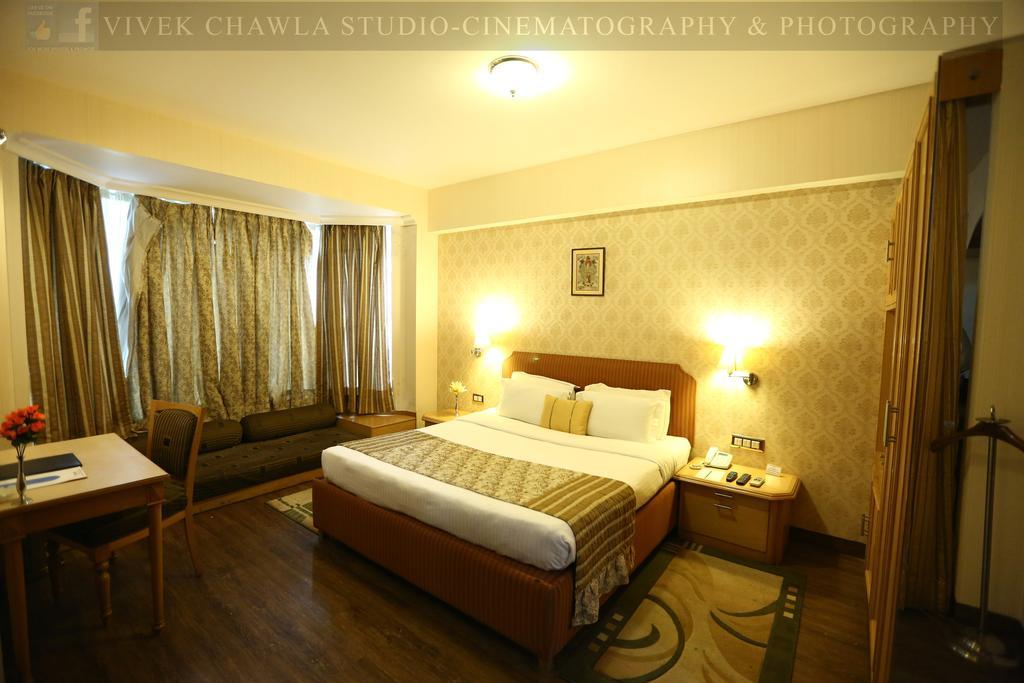 Dee Marks Airport Hotel & Resorts Yeni Delhi Dış mekan fotoğraf