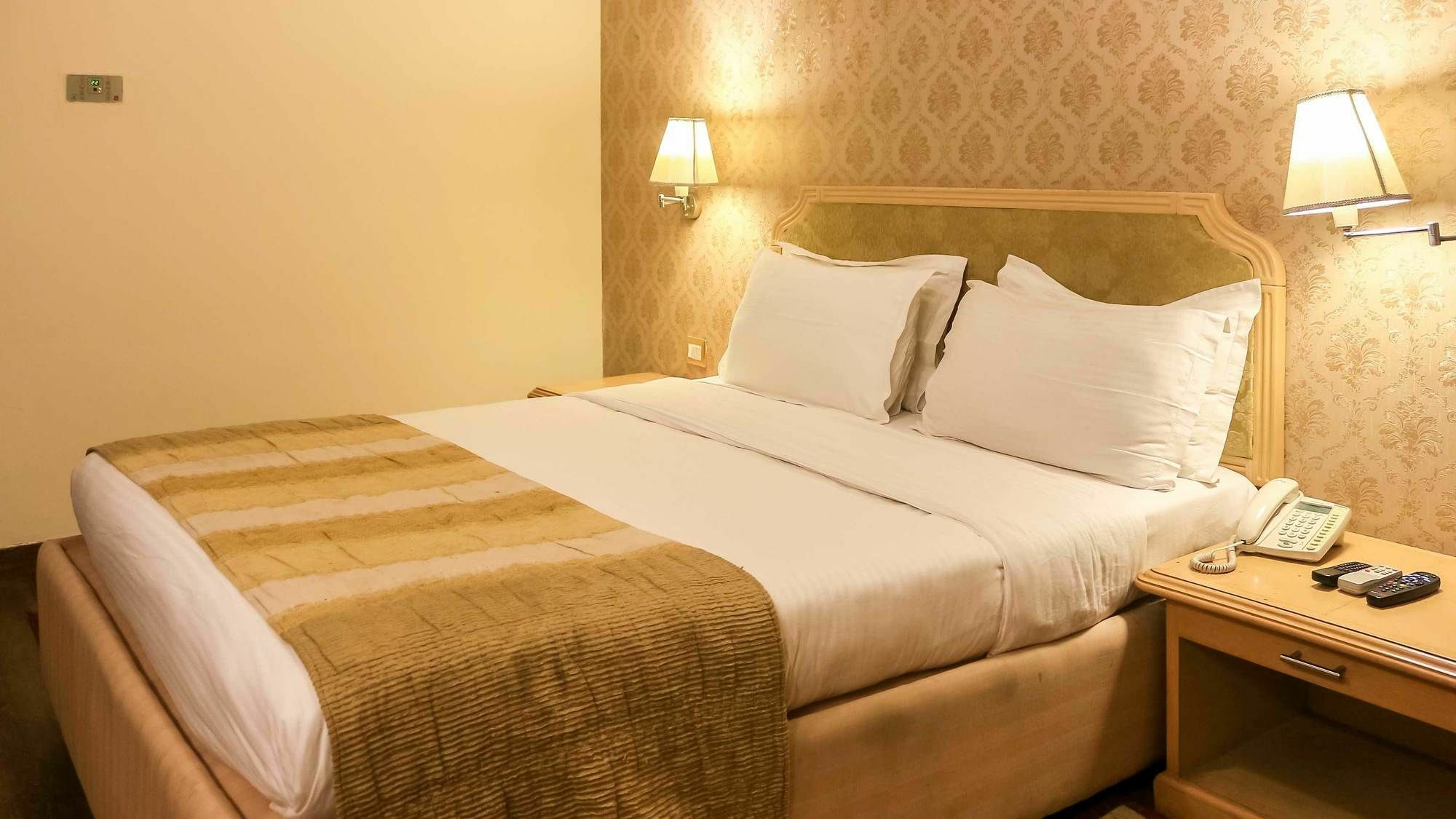 Dee Marks Airport Hotel & Resorts Yeni Delhi Dış mekan fotoğraf