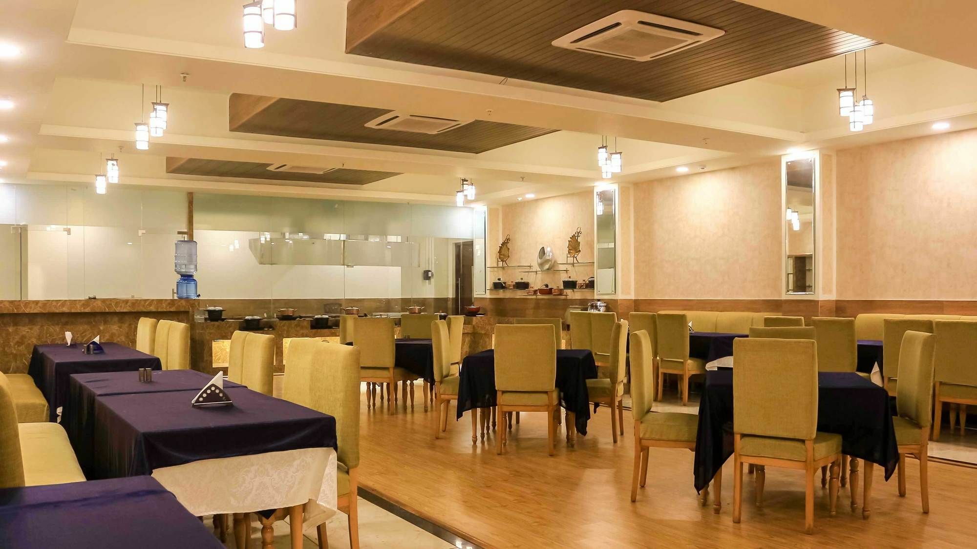 Dee Marks Airport Hotel & Resorts Yeni Delhi Dış mekan fotoğraf